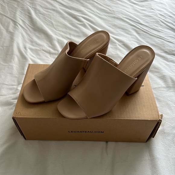 NWT Adorable Beige Sandals - Picture 2 of 5